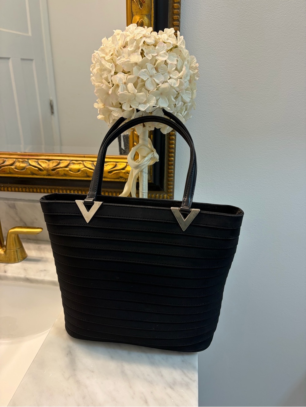 NWOT Andre Valentino Classic Black Quilted Tote with Front Pocket - Picture 2 of 9